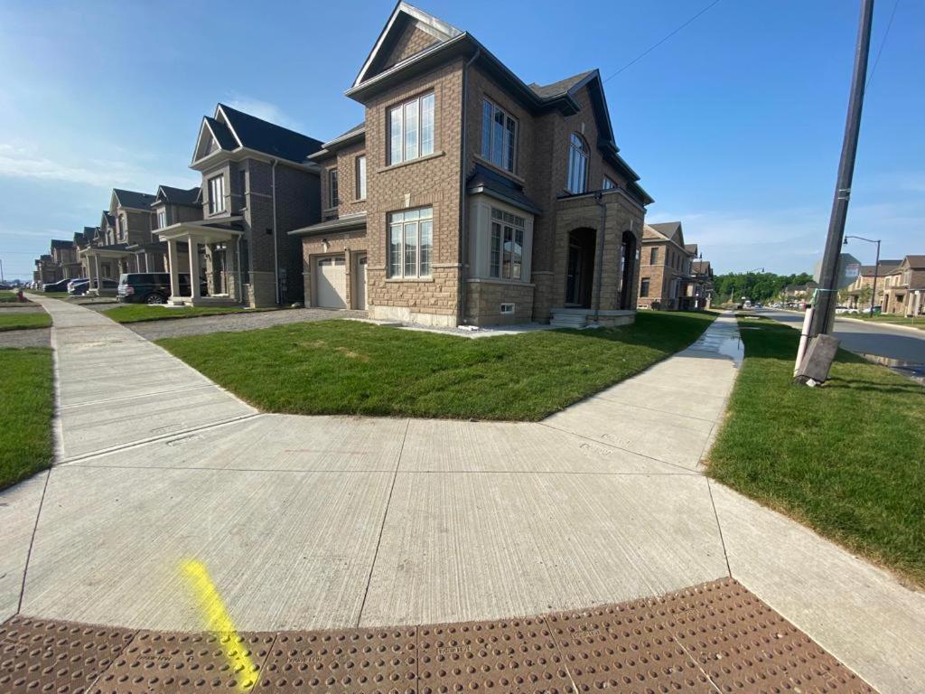 537 Veterans Dr Brampton On L7A 0C4 빌라 외부 사진