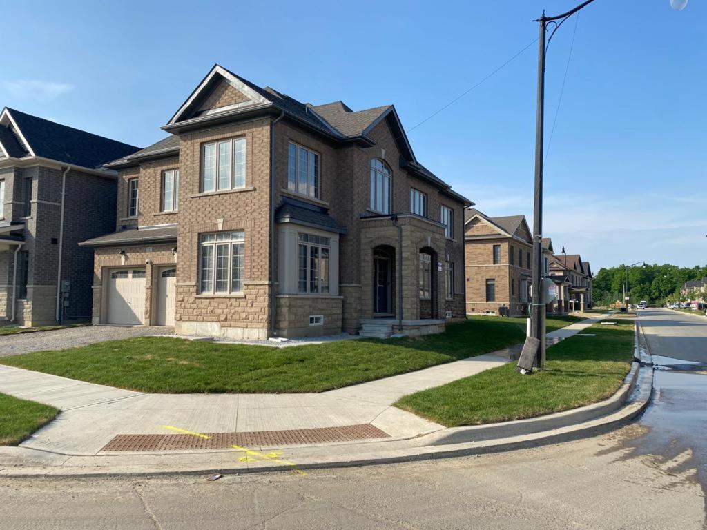 537 Veterans Dr Brampton On L7A 0C4 빌라 외부 사진