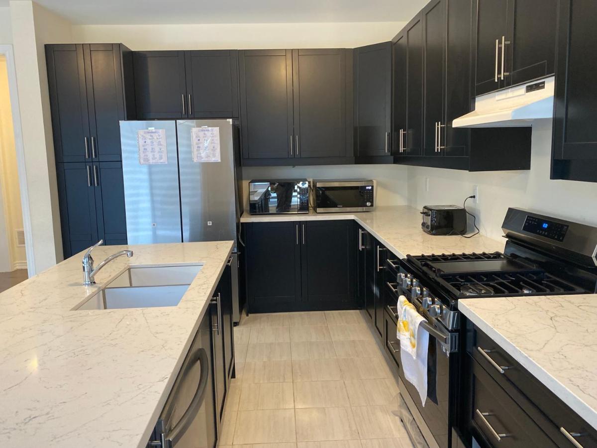 537 Veterans Dr Brampton On L7A 0C4 빌라 외부 사진