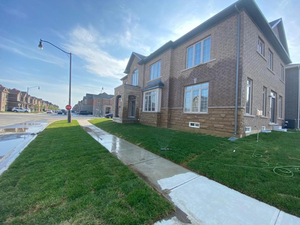537 Veterans Dr Brampton On L7A 0C4 빌라 외부 사진