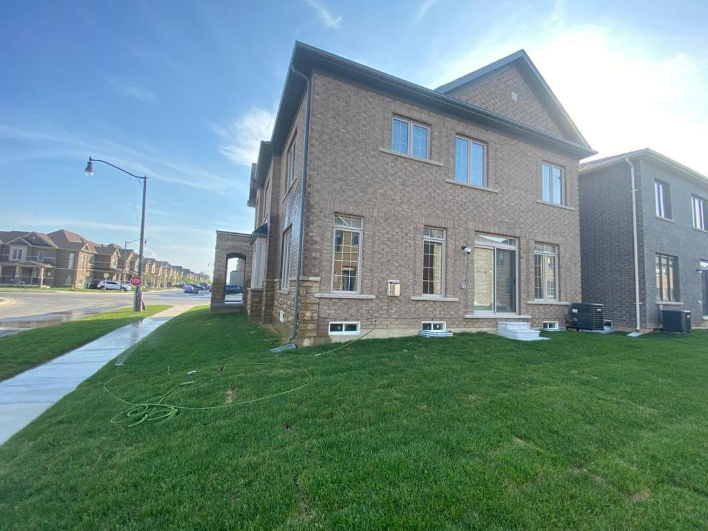537 Veterans Dr Brampton On L7A 0C4 빌라 외부 사진