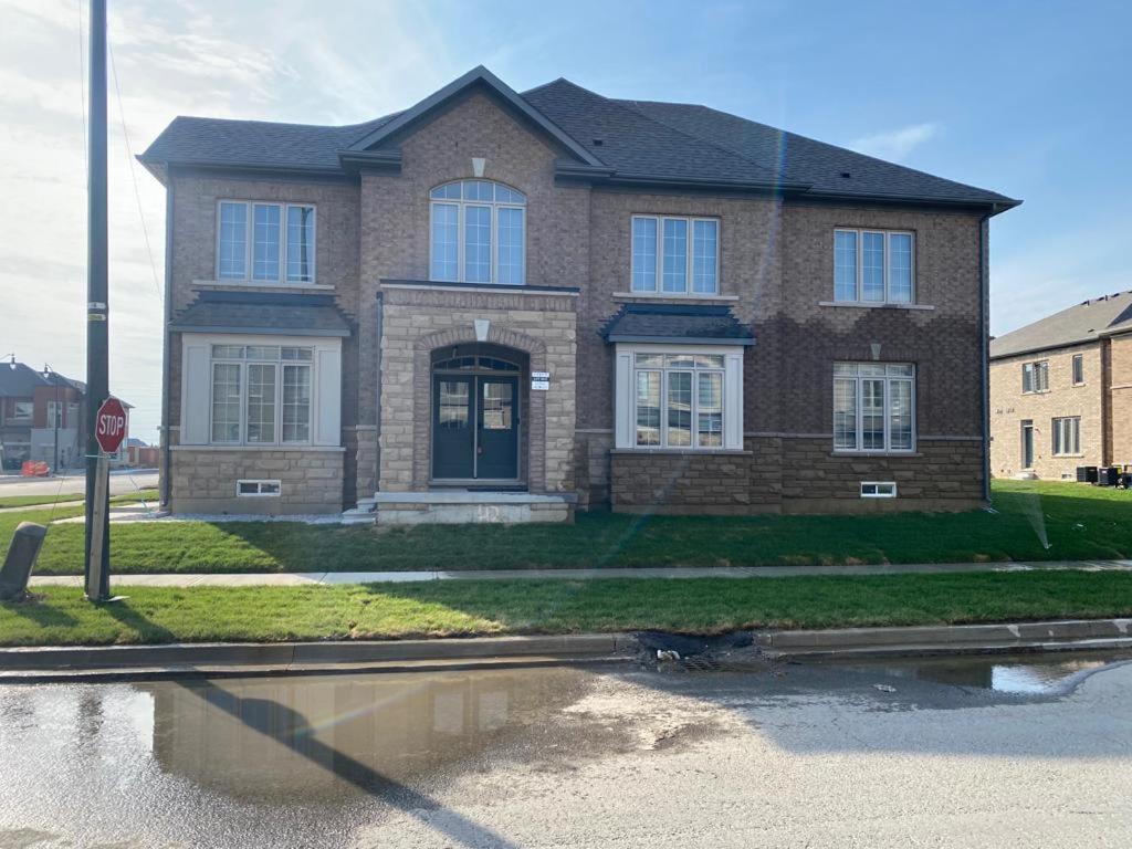 537 Veterans Dr Brampton On L7A 0C4 빌라 외부 사진