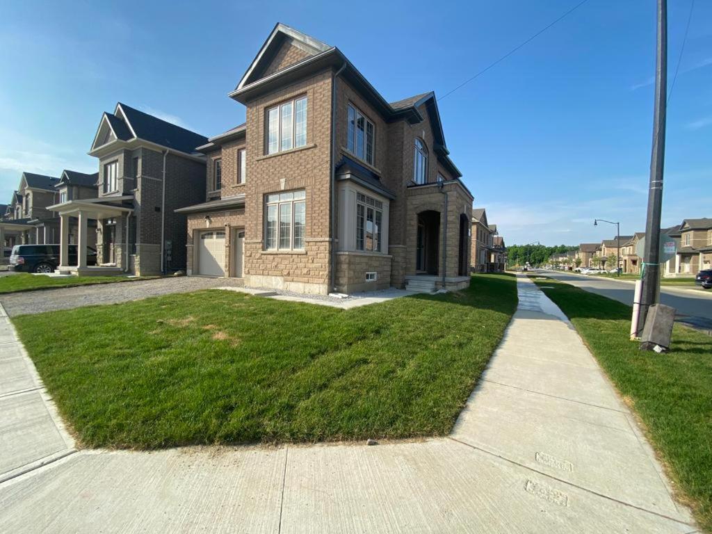 537 Veterans Dr Brampton On L7A 0C4 빌라 외부 사진